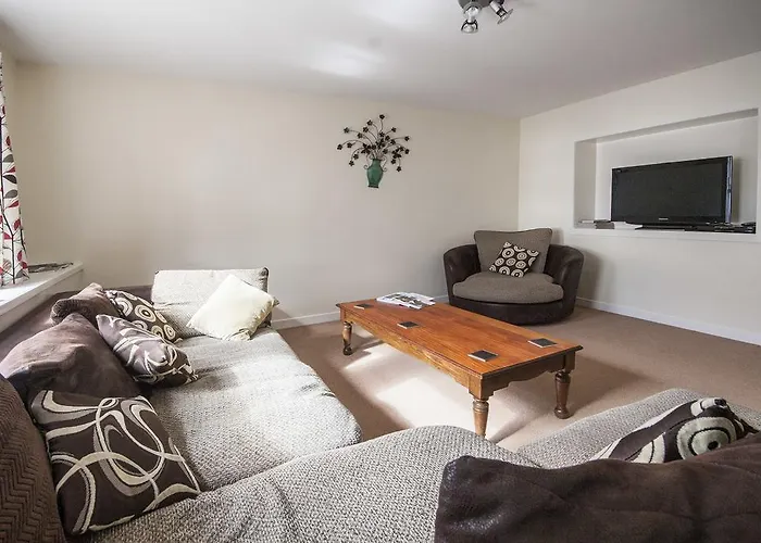 3 Varis Apartments